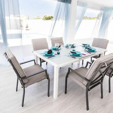M&j Villa *